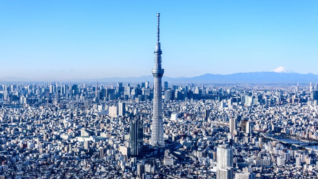 東京晴空塔(Tokyo Skytree)俯瞰東京市區全景,藍天背景,圖片來源KLOOK官網